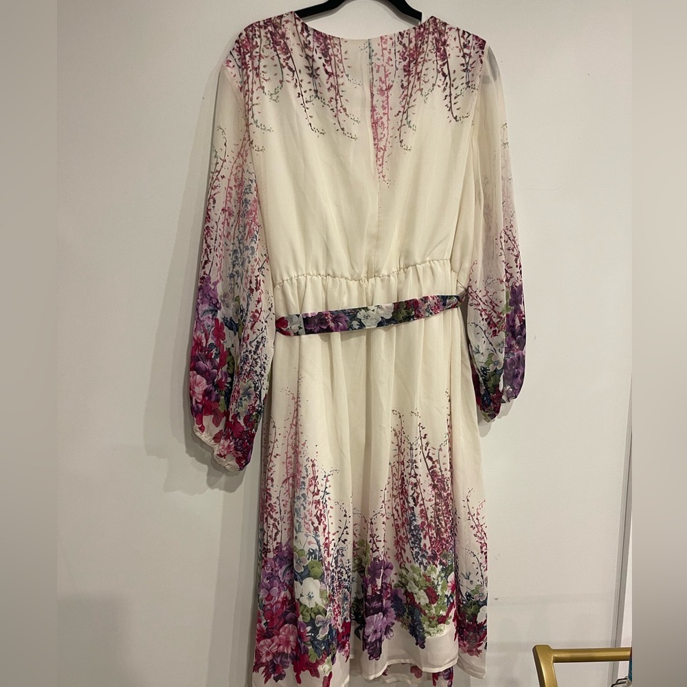 Cream flowery dress - Picture 3 of 4